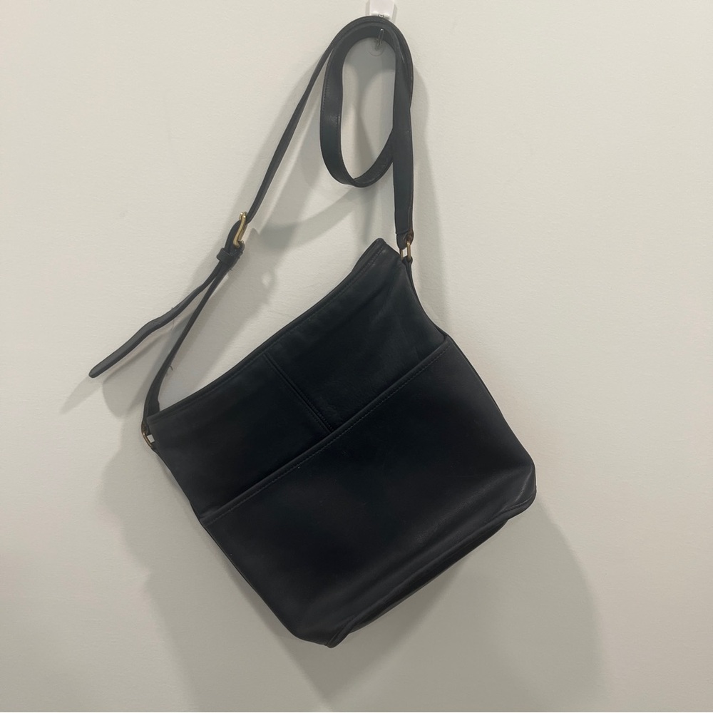 Vintage Coach navy blue bucket back leather